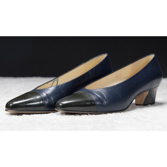 Etienne Aigner Vintage Ann Marie Navy and Black Toe Cap Pumps Womens Size 8.5 - Picture 9 of 16